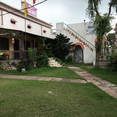 桑岩传统酒店 Nāhan 外观 照片